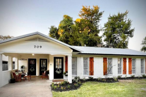 Newly Renovated Home - Sleeps 10